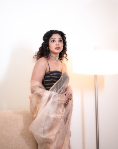 rima-kallingal-photos-in-saree-with-sleeveless-blouse-ideas-photos-011