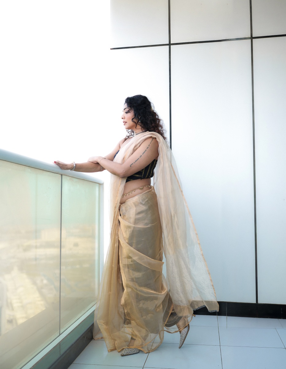 rima-kallingal-photos-in-saree-with-sleeveless-blouse-ideas-photos-008
