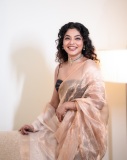 rima-kallingal-photos-in-saree-with-sleeveless-blouse-ideas-photos-010