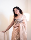 rima-kallingal-photos-in-saree-with-sleeveless-blouse-ideas-photos-012
