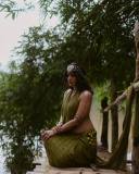 actress-rima-kallingal-latest-pics-in-tribal-style-dress-without-blouse-004