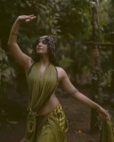 actress-rima-kallingal-latest-pics-in-tribal-style-dress-without-blouse-006