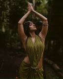 actress-rima-kallingal-latest-pics-in-tribal-style-dress-without-blouse