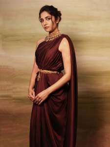 rukmini-vasanth-in-Deep-Wine-Draped-Indo-Western-Gown-Styled-with-a-chunky-traditional-gold-choker-set-with-blue-accents-photos