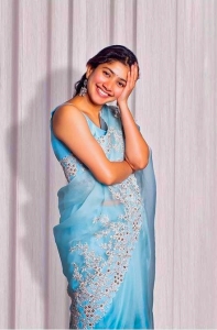 Sai-Pallavi-new-photos-in-saree-092-002