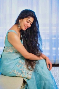 Sai-Pallavi-new-photos-in-saree-092