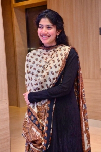 actress-sai-pallavi-new-photos-021-004