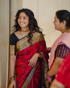 actress-sai-pallavi-stylish-look-photos-007