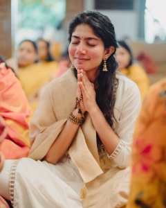 actress-sai-pallavi-stylish-look-photos-010