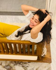 actress-sai-pallavi-stylish-look-photos-027