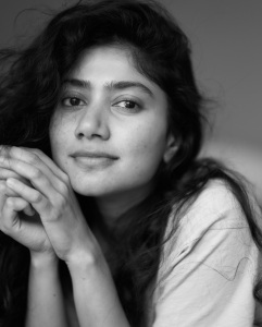 actress-sai-pallavi-stylish-look-photos