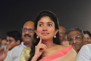sai-pallavi-latest-photos-in-saree-09213