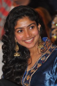 sai-pallavi-latest-stills-556-00333