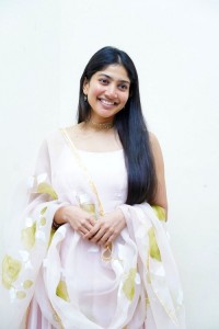 sai-pallavi-new-photos-in-salwar-suit-001