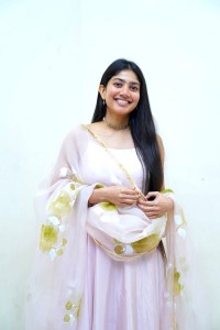 sai-pallavi-new-photos-in-salwar-suit-002