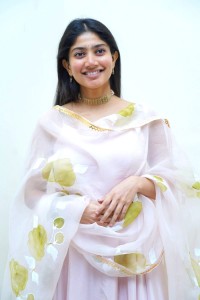 sai-pallavi-new-photos-in-salwar-suit