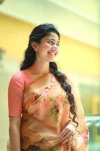 sai-pallavi-photos-in-saree-051-267