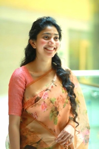 sai-pallavi-photos-in-saree-051-352