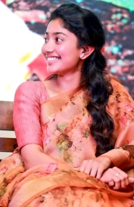 sai-pallavi-photos-in-saree-05158