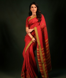 Samantha-Ruth-Prabhu-in-red-Handwoven-Silk-Saree-Bapu-Bomma-photos-001