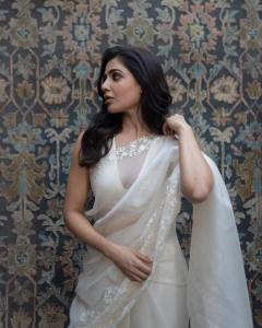 samantha-in-off-white-net-saree-photos-002