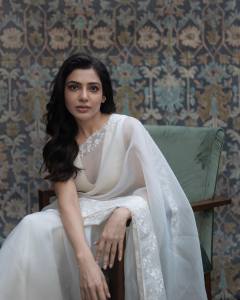 samantha-in-off-white-net-saree-photos