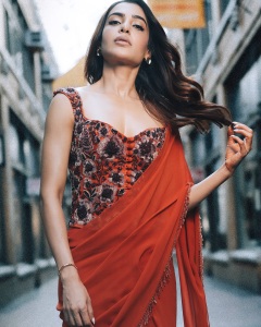 samantha-in-red-saree-with-blouse-style-photos-002