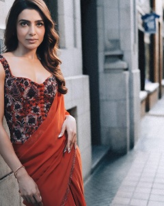 samantha-in-red-saree-with-blouse-style-photos-003