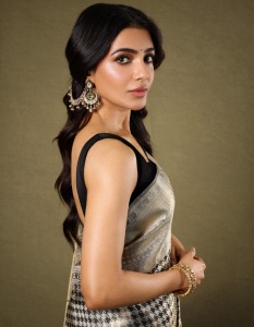 samantha-ruth-prabhu-in-saree-with-latest-style-photos-003