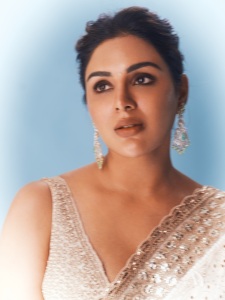 1_samyuktha-menon-in-party-wear-saree-photos-002
