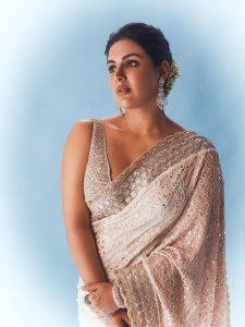 1_samyuktha-menon-in-party-wear-saree-photos-005