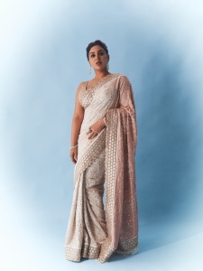 1_samyuktha-menon-in-party-wear-saree-photos-006