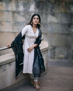 1_samyuktha-menon-latest-images-and-dress-style-photos-018
