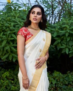 actress-samyuktha-menon-in-kerala-saree-photos-005