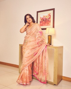 samyuktha-menon-cute-expression-photo-009