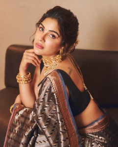 samyuktha-menon-cute-expression-photo-013