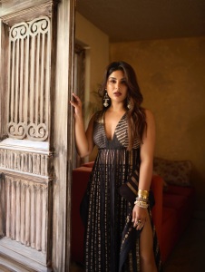 samyuktha-menon-glamour-look-photos-with-trending-makeup-and-dress-004