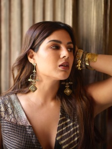 samyuktha-menon-glamour-look-photos-with-trending-makeup-and-dress-006