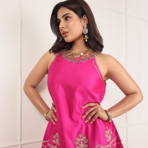 samyuktha-menon-glamour-look-photos-with-trending-makeup-and-dress-011