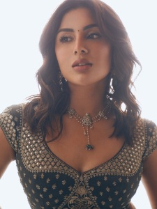 samyuktha-menon-glamour-look-photos-with-trending-makeup-and-dress-016
