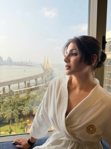 samyuktha-menon-glamour-look-photos-with-trending-makeup-and-dress-018