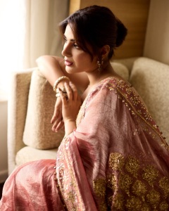 samyuktha-menon-glamour-look-photos-with-trending-makeup-and-dress-023