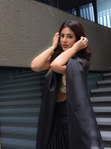 samyuktha-menon-glamour-look-photos-with-trending-makeup-and-dress-025