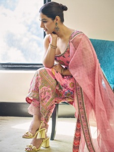 samyuktha-menon-glamour-look-photos-with-trending-makeup-and-dress-040