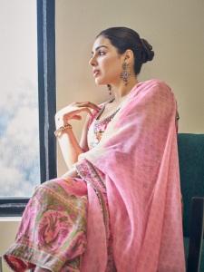 samyuktha-menon-glamour-look-photos-with-trending-makeup-and-dress-041