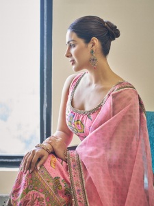 samyuktha-menon-glamour-look-photos-with-trending-makeup-and-dress-044