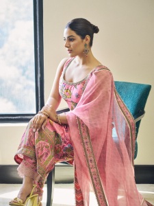 samyuktha-menon-glamour-look-photos-with-trending-makeup-and-dress-048