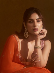 samyuktha-menon-glamour-look-photos-with-trending-makeup-and-dress-051