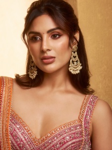 samyuktha-menon-glamour-look-photos-with-trending-makeup-and-dress-053