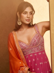 samyuktha-menon-glamour-look-photos-with-trending-makeup-and-dress-057